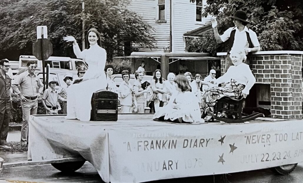 Pull-Tight Players volunteers riding on a float in a Franklin parade, 1975